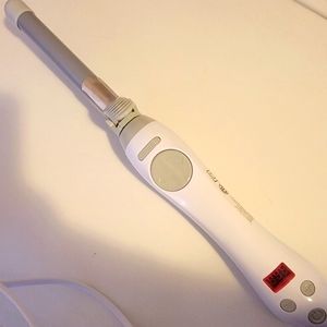 BEACHWAVER curling iron S.75. Brand new. Only used once